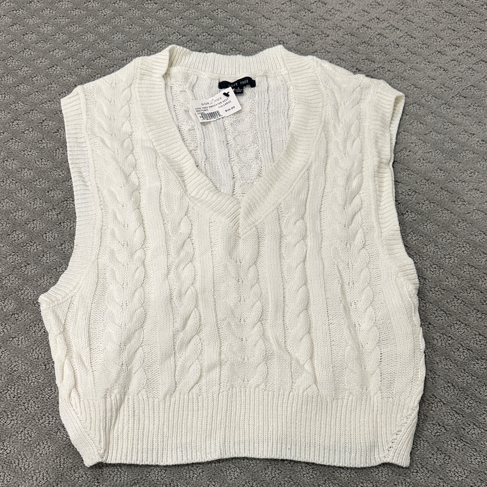 Love Tree V-Neck Cable Knit Sweater Vest - White
